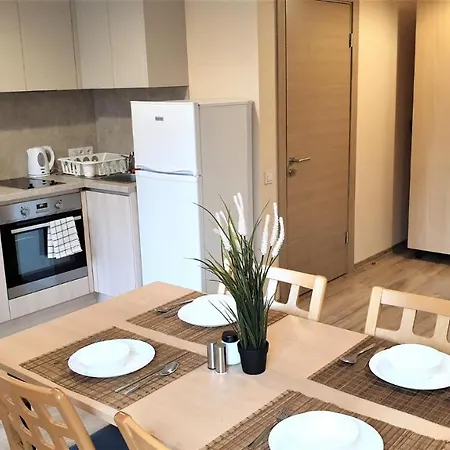 דירה Brand New W/ King Bed - Next To Parks And Center! ריגה